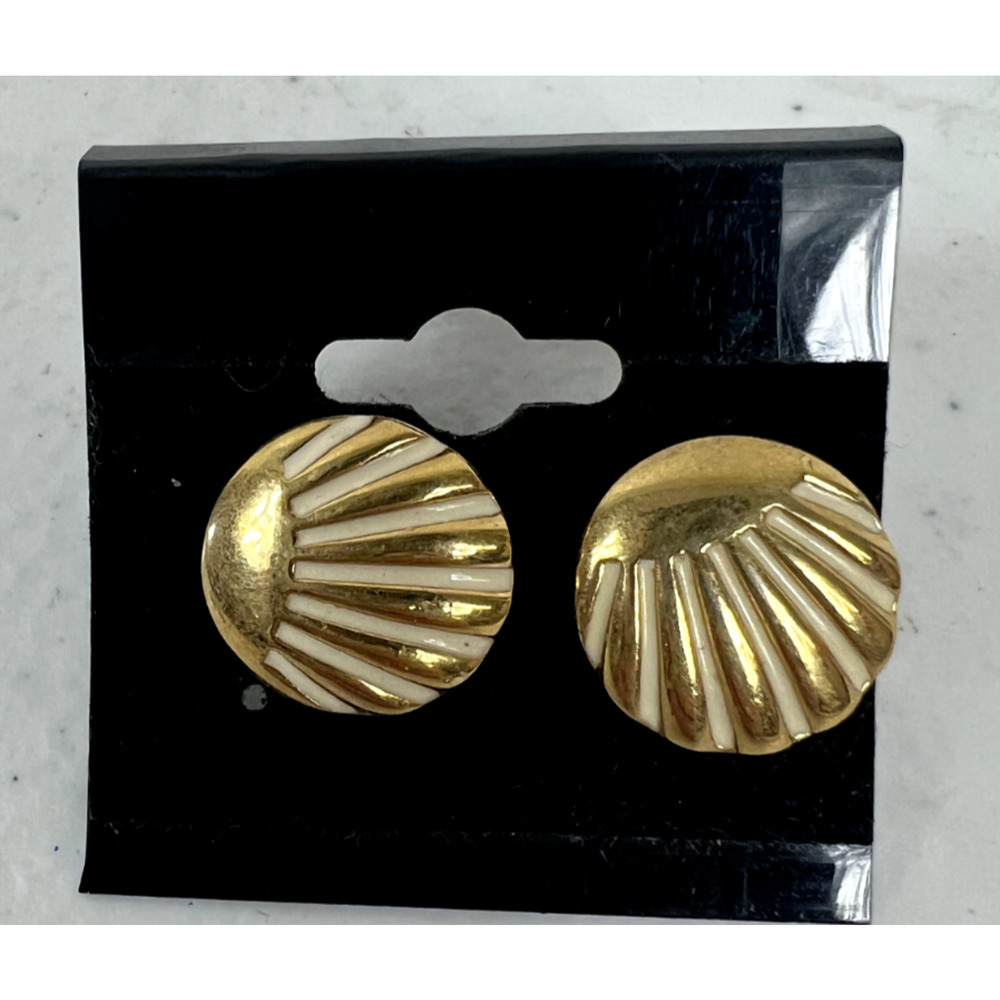 Vintage Signed Monet Classic SHELL Pierced Earrings,‎ High Fashion, Gold Tone